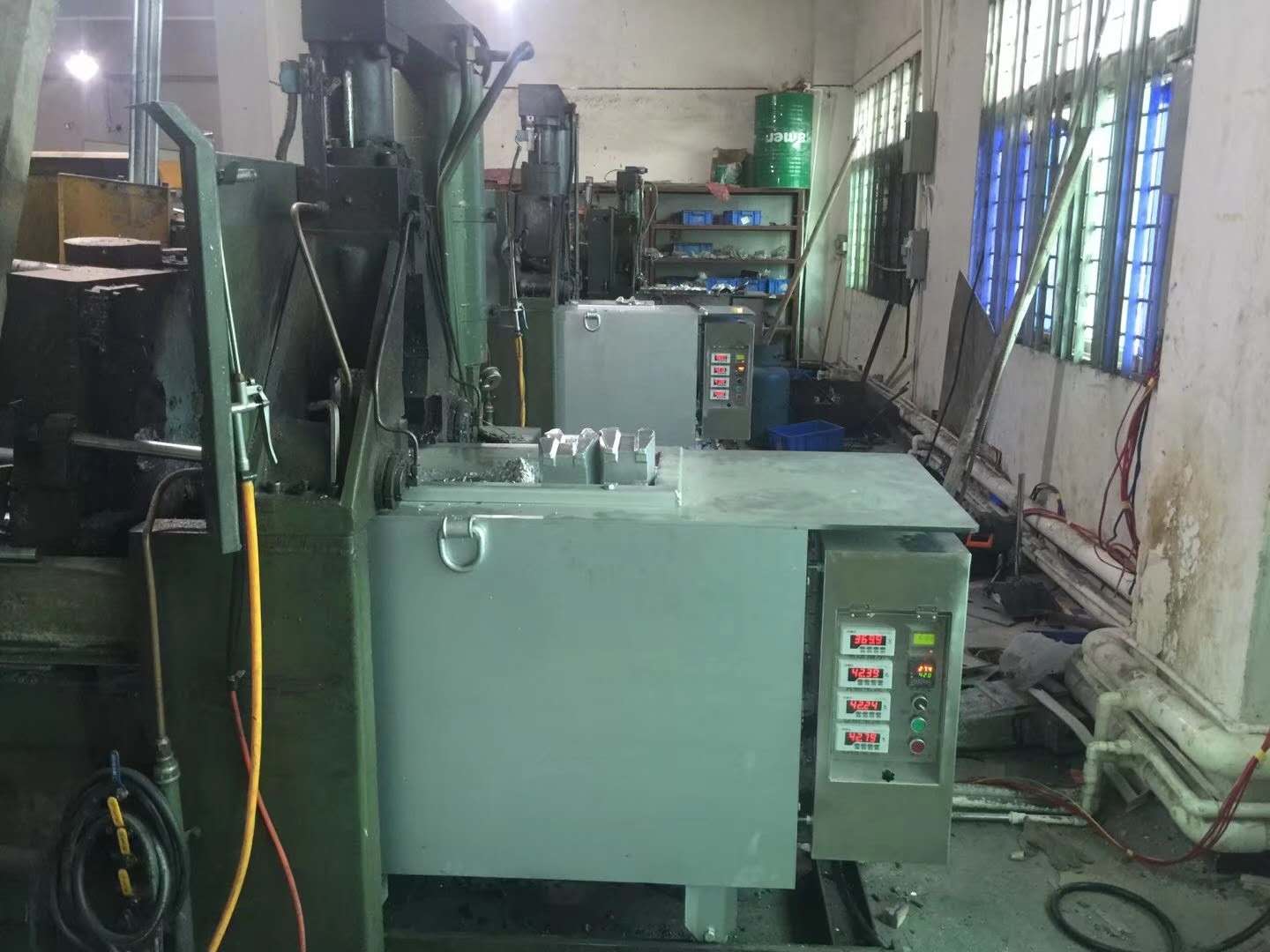 鋅合金壓鑄爐的結(jié)構(gòu)與功能